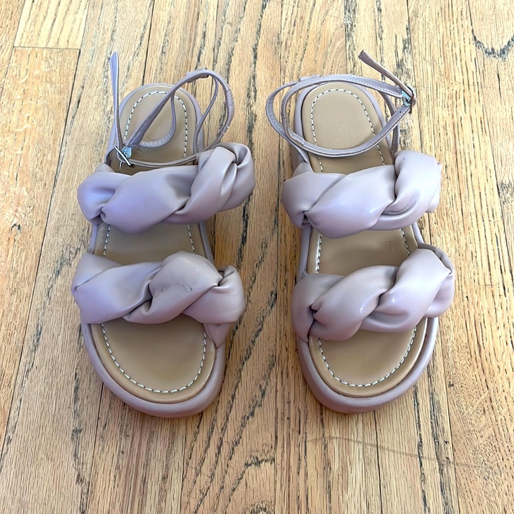Gorgeous Flattered sandals. Made in Spain.